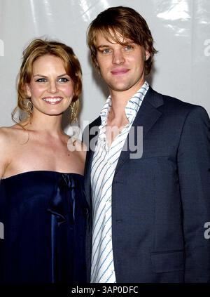 17 maggio 2007 - New York, NY, STATI UNITI D'AMERICA - Jennifer Morrison e la fidanzata Jesse Spencer dello spettacolo ''House'' posa per le foto alla Fox 2007 Programming Presentation al Wollman Rink a Central Park a New York il 17 maggio 2007. .. PATRICK- K53053PAT (immagine di credito: © Globe Photos/ZUMAPRESS.com) Foto Stock