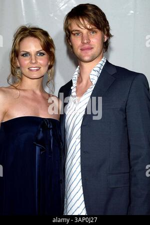 17 maggio 2007 - New York, NY, STATI UNITI D'AMERICA - Jennifer Morrison e la fidanzata Jesse Spencer dello spettacolo ''House'' posa per le foto alla Fox 2007 Programming Presentation al Wollman Rink a Central Park a New York il 17 maggio 2007. .. PATRICK- K53053PAT (immagine di credito: © Globe Photos/ZUMAPRESS.com) Foto Stock