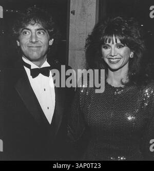 22 aprile 2011 - VICTORIA PRINCIPAL con il dottor Harry Glassman. (Immagine di credito: © Globe Photos/ZUMAPRESS.com) Foto Stock