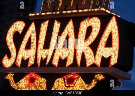 16 MAGGIO 2011: Il segno del Sahara visto all'alba del suo ultimo giorno di funzionamento. L'hotel-casinò Sahara chiude dopo 59 anni di attività sulla Strip di Las Vegas a Las Vegas, Nevada. Le 1.720 camere Sahara hanno aperto nel 1952 ed erano degli ultimi casinò dell'era Rat Pack che operavano sulla Strip (immagine di credito: © Josh Holmberg/Cal Sport Media/ZUMAPRESS.com) Foto Stock