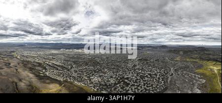 Vista aerea di un vasto campo lavico vicino al cratere Tjarnargigur a Kirkjubaejarklaustur, regione meridionale, Islanda. Foto Stock