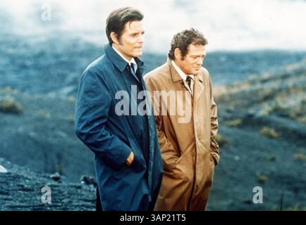 1 DICEMBRE 1968 - A10964: ''HAWAII FIVE O ''. JACK LORD E JAMES MACARTHUR. FORNITO DA 1968 (immagine di credito: © Globe Photos/ZUMAPRESS.com) Foto Stock