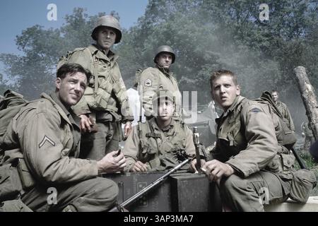 DATA DI USCITA 24 luglio 1998 TITOLO: Salvare il soldato Ryan (da sinistra a destra) il soldato Reiben (EDWARD BURNS), Medic Wade (GIOVANNI RIBISI), il sergente Horvath (TOM SIZEMORE), il soldato Mellish (ADAM GOLDBERG) e il soldato Jackson (BARRY PEPPER) sono una squadra di soldati della seconda guerra mondiale in una pericolosa missione dietro le linee nemiche per trovare e recuperare un uomo, il soldato James Ryan privato, in DreamWorks Pictures e Paramount Pictures. (Credit Image: © Globe Photos/ZUMA Wire)DATA DI RILASCIO 24 luglio 1998 TITOLO: Saving Private Ryan Foto Stock