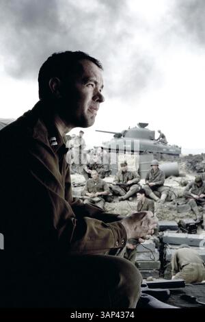 DATA DI USCITA 24 luglio 1998 TITOLO: Salvare il soldato Ryan Captain John Miller (TOM HANKS) guida una squadra di GIS della seconda guerra mondiale in una pericolosa missione dietro le linee nemiche per trovare e recuperare un uomo, il soldato James Ryan, in DreamWorks Pictures e Paramount Pictures World War II World War II action drama SAVING PRIVATE Ryan....K11093LL.SUPPLIED BY (Credit Image: © Globe Photos/ZUMA Wire)DATA DI USCITA 24 luglio 1998 TITOLO: SAVING Private Ryan Foto Stock