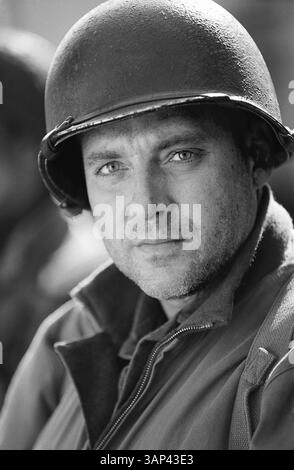 DATA DI USCITA 24 luglio 1998 TITOLO: Salvare il soldato Ryan TOM SIZEMORE Stars nel ruolo del sergente Horvath; GIOVANNI RIBISI interpreta il ruolo di Medic Wade; e MATT DAMON interpreta il soldato Ryan nella DreamWorks Pictures e nella serie d'azione Paramount Pictures World War II "salvare il soldato Ryan". (Credit Image: © Globe Photos/Entertainment Pictures)DATA DI USCITA 24 luglio 1998 TITOLO: Saving Private Ryan Foto Stock