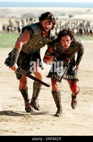 1 gennaio 2011 - ERIC BANA AS Ã”HectorÃ (sinistra) e ORLANDO BLOOM AS Ã”ParisÃ . TROY . TV/FILM ANCORA. FORNITO DA: K37173ES (immagine di credito: © Globe Photos/ZUMAPRESS.com) Foto Stock
