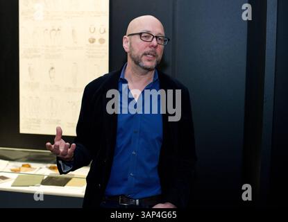 Senckenbergmuseum: Vorbesichtigung der Ausstellung form folgt Fuß 23.04.2015 Frankfurt Senckenbergmuseum: Vorbesichtigung der Ausstellung form folgt Fuß . Im Bild: Museo Dr. Bernd Herkner Leiter der Abteilung. Francoforte Francoforte Assia Germania *** Senckenbergmuseum Anteprima del modulo espositivo segue Foot 23 04 2015 Francoforte Senckenbergmuseum Anteprima del modulo espositivo segue Foot nella foto Dr Bernd Herkner Capo del Dipartimento del Museo Francoforte Assia Germania Foto Stock