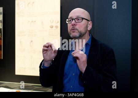 Senckenbergmuseum: Vorbesichtigung der Ausstellung form folgt Fuß 23.04.2015 Frankfurt Senckenbergmuseum: Vorbesichtigung der Ausstellung form folgt Fuß . Im Bild: Museo Dr. Bernd Herkner Leiter der Abteilung. Francoforte Francoforte Assia Germania *** Senckenbergmuseum Anteprima del modulo espositivo segue Foot 23 04 2015 Francoforte Senckenbergmuseum Anteprima del modulo espositivo segue Foot nella foto Dr Bernd Herkner Capo del Dipartimento del Museo Francoforte Assia Germania Foto Stock