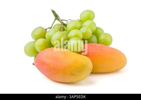 Miscela di frutta fresca su sfondo bianco Foto Stock