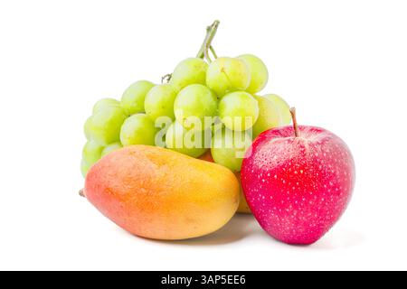 Miscela di frutta fresca su sfondo bianco Foto Stock