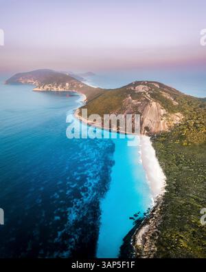 Vista aerea della costa vicino a Misery Beach, Australia Occidentale, Australia. Foto Stock