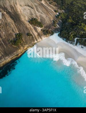 Vista aerea della costa vicino a Misery Beach, Australia Occidentale, Australia. Foto Stock
