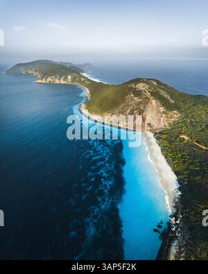 Vista aerea della costa vicino a Misery Beach, Australia Occidentale, Australia. Foto Stock