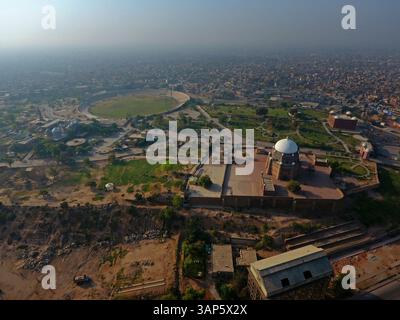 Vista aerea della tomba di Hazrat Shah Rukn-e-Alam, Multan, Pakistan. Foto Stock