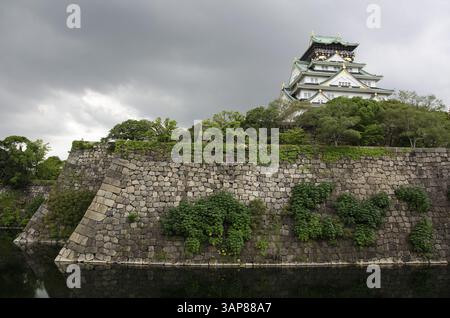 Il castello di Osaka. Uno dei castelli più famosi del Giappone, Osaka, Giappone, Asia Foto Stock