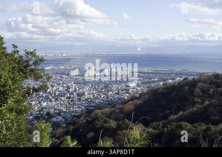 Vista della baia di Osaka dalle montagne circostanti, Osaka, Giappone, Asia Foto Stock