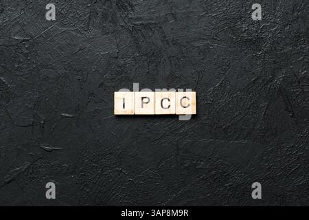 FATTURA parola scritta su legno blocco. FATTURE testo su tabella cemento per il vostro desing, concetto. Foto Stock