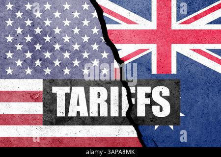 Bandiere degli Stati Uniti e dell'Australia dipinte sul muro di cemento con TARIFFE. Guerra dei dazi, del commercio, delle dogane e delle tariffe Foto Stock
