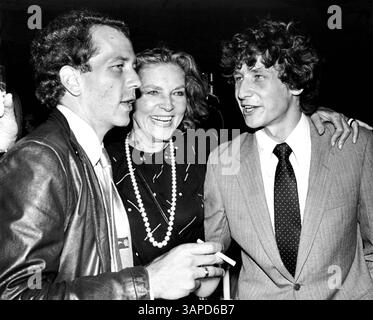 1 GENNAIO 2011 - NEW YORK, NEW YORK, STATI UNITI - LAUREN BACALL CON I SUOI FIGLI STEPHEN BOGART (FIGLIO DI HUMPHREY BOGART) E SAM ROBARDS (FIGLIO DI JASON ROBARDS) A UNA FESTA TENUTA A BORDO DELLA NAVE A VELA PEKIN, A NEW YORK, PER CELEBRARE IL FILM ''TEMPEST''' IN CUI SAM ROBARDS HA UN RUOLO..8/9/1982.#NY1096.(CREDIT IMAGE: © JOHN BARRETT/GLOBE PHOTOS/ZUMAPRESS.COM) Foto Stock