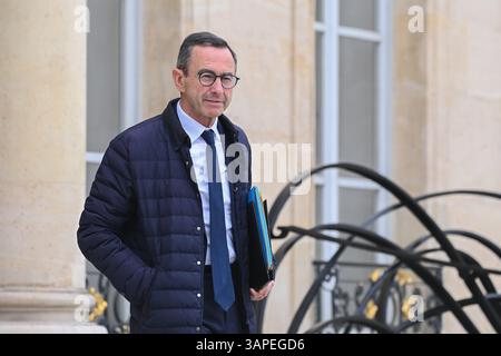 Parigi, Francia. 16 aprile 2025. Le Ministre de l'intérieur, Bruno Retailleau en sortie du Conseil des Ministre du 16 Avril 2025 - 16/04/2025 - Francia/Ile-de-France/Parigi - Julien Mattia/le Pictorium/Ministro dell'interno Bruno Retailleau che lascia il Consiglio dei ministri il 16 aprile 2025 - 16/04/2025 - Francia/Ile-de-France (regione)/Parigi - Julien Mattia/LE Pictorium/LE Pictorium Live/LE Altorium Foto Stock