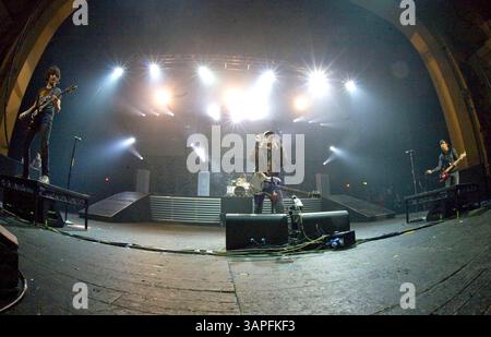 1 aprile 2007 - Londra, Greater London, United Kingdom - K52428.FALL OUT BOY LIVE CONCERT AT BRIXTON ACADEMY , BRIXTON , LONDRA IN REGNO UNITO 04-01-2007. AMANDA ROSE-(immagine di credito: © Globe Photos/ZUMAPRESS.com) Foto Stock