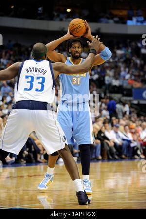 6 aprile 2011: Centro dei Denver Nuggets Nene Hilario #31 durante una partita NBA tra i Denver Nuggets e i Dallas Mavericks all'American Airlines Center di Dallas, Texas Denver ha sconfitto Dallas 104-96(Credit Image: © Albert pena/Cal Sport Media/ZUMAPRESS.com) Foto Stock