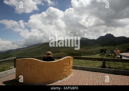 29 giugno 2011 - Quito, PICHINCHA, Ecuador - QUITO ECUADOR 30/06/2011 secciÃ³n Quito recorrido de instalaicones del TelefÃ©rico y juegos electrÃ³nicos del Vulcano abandonados foto Mario Egas MejÃ­a (immagine di credito: © El Comercio/GDA/ZUMAPRESS.com) Foto Stock