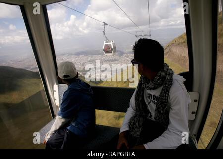 29 giugno 2011 - Quito, PICHINCHA, Ecuador - QUITO ECUADOR 30/06/2011 secciÃ³n Quito recorrido de instalaicones del TelefÃ©rico y juegos electrÃ³nicos del Vulcano abandonados foto Mario Egas MejÃ­a (immagine di credito: © El Comercio/GDA/ZUMAPRESS.com) Foto Stock