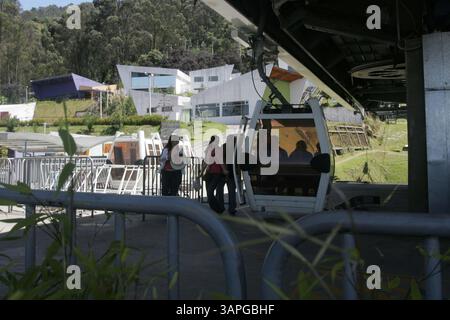 29 giugno 2011 - Quito, PICHINCHA, Ecuador - QUITO ECUADOR 30/06/2011 secciÃ³n Quito recorrido de instalaicones del TelefÃ©rico y juegos electrÃ³nicos del Vulcano abandonados foto Mario Egas MejÃ­a (immagine di credito: © El Comercio/GDA/ZUMAPRESS.com) Foto Stock