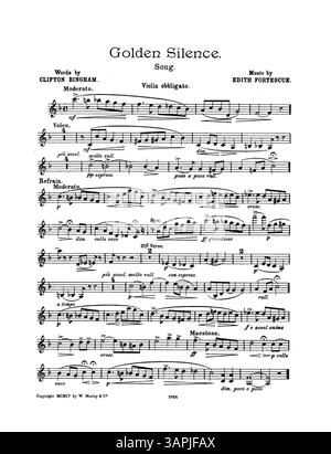 Questo spartito per "Golden Silence" presenta testi di Clifton Bingham e musiche di Edith Fortescue (pseudonimo di Alfred Rawlings). Il pezzo include un violino opzionale o un violoncello obbligato. Versione 2 in F maggiore (bussola da C a F), numero di targa 2724. Sul retro di copertina viene pubblicizzato "Songs Worth Singing", con brani musicali inclusi. Foto Stock