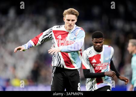 Martin Odegaard dell'Arsenal si scalda davanti ai quarti di finale di UEFA Champions League, partita di andata e ritorno al Santiago Bernabeu di Madrid, Spagna. Data foto: Mercoledì 16 aprile 2025. Foto Stock