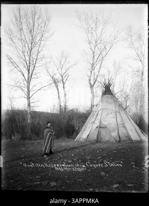 Una fotografia di Lee Moorhouse che mostra i campi della riserva indiana Umatilla, vicino alla stazione di Cayuse. L'immagine ritrae la vita nella riserva nei primi anni '1900 Foto Stock