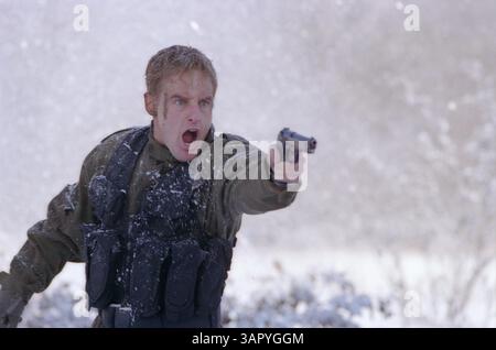 1 GENNAIO 2011 - K23734ES.SCENA DAL FILM ''BEHIND ENEMY LINES''. Burnett (OWEN WILSON) si accusa in azione.contro un incessante e letale inseguitore..FORNITO DA ES/(immagine di credito: © Globe Photos/ZUMAPRESS.com) Foto Stock