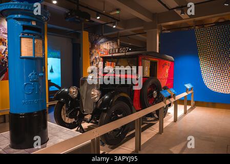 Mostra vintage Royal mail Van e British Post Box al London Museum Foto Stock