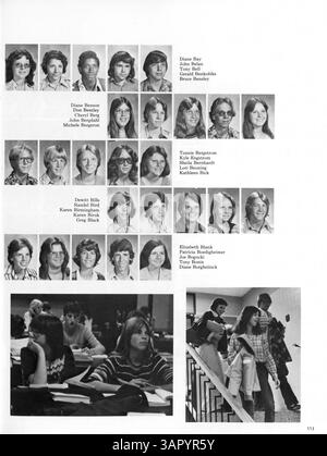 The 1977 'Pirate Vol. Vi: L'annuario dei tesori espone l'anno scolastico 1972-1973, mettendo in evidenza i risultati conseguiti dagli studenti, gli sport, i club, il coinvolgimento della facoltà, e importanti eventi scolastici. Foto Stock