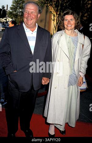 1 GENNAIO 2011 - L1412.NED BEATTY E MOGLIE TINKER. CRAIG SKINNER/ 1991 (immagine di credito: © Globe Photos/ZUMAPRESS.com) Foto Stock