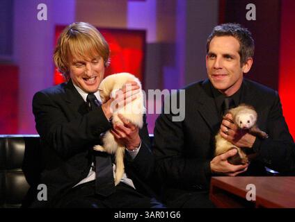 1 GENNAIO 2011 - ''EXCLUSIVE'' .000642.BEN STILLER E OWEN WILSON. "VENERDÌ SERA CON JONATHAN ROSS". BBC TV, LONDRA.3/11/2004. ELLIS o'BRIEN/ linkUK/ 2004.K36116 (immagine di credito: © Globe Photos/ZUMAPRESS.com) Foto Stock