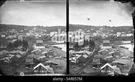 Questa foto mostra una vista dal Minnesota Point che guarda verso Superior Street a Duluth, Minnesota, con barche da pesca, lavarsi e la chiesa presbiteriana appena completata. Foto Stock