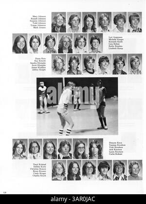 L'annuario 1977 della Park Center High School, 'Pirate Vol. Vi: Tesori,' riflette le attività, i risultati degli studenti, le prestazioni atletiche e gli eventi scolastici dell'anno scolastico 1972-1973. Foto Stock