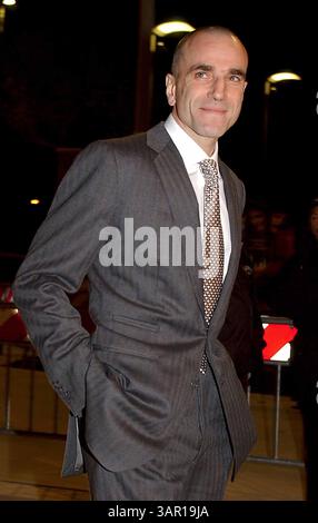 1 GENNAIO 2011 - DANIEL DAY LEWIS.***SOLO DIRITTI STATUNITENSI***.I7319NEWPIX.GANGS DI NEW YORK PRIMA AL NUOVO AUDITORIUM ORME ITALIA.12/01/2003. MUSACCHIO FLAVIO/NEWSPIX/ / 2003.(immagine di credito: © Globe Photos/ZUMAPRESS.com) Foto Stock