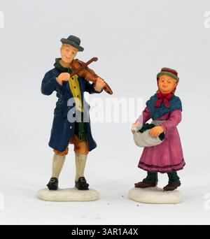 Decorazioni natalizie per fiddler su sfondo bianco Foto Stock