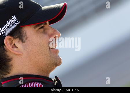 FORT WORTH, Texas - 08 aprile 2011: Jeff Gordon (24) attende di qualificarsi per la gara Samsung Mobile 500 al Texas Motor Speedway di Fort Worth, Texas. (Immagine di credito: © ASP/Cal Sport Media/ZUMAPRESS.com) Foto Stock