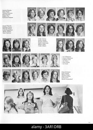 The 1977 'Pirate Vol. Vi: L'annuario dei tesori mostra l'anno scolastico 1972-1973 al Park Center High, documentando la vita studentesca, i club, l'atletica e gli eventi chiave. Foto Stock