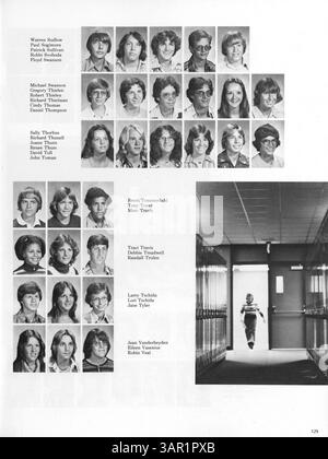 L'edizione 1977 di "Pirate Vol. Vi: Treasures' documenta l'anno scolastico 1972-1973 del Park Center High School, con le principali attrazioni di studenti, insegnanti, club, atletica leggera e importanti eventi scolastici. Foto Stock