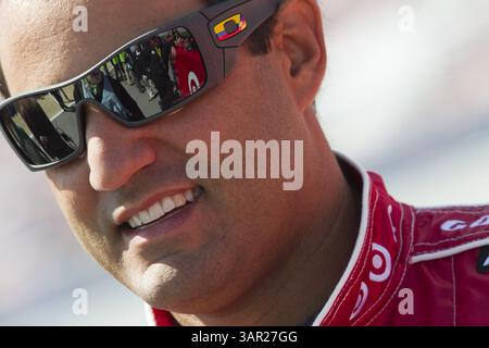 16 aprile 2011 - Talladega, Alabama, Stati Uniti - JUAN PABLO MONTOYA (42) aspetta di qualificarsi per la gara di Aaron del 499 sulla Talladega Superspeedwa. (Immagine di credito: © ASP/Cal Sport Media/ZUMAPRESS.com) Foto Stock