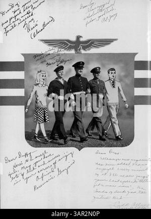Il Polaris Yearbook del 1943 della North High cattura la vita studentesca, i club scolastici, l'atletica, i risultati accademici e la storia afroamericana dell'anno scolastico 1942-1943. Foto Stock