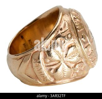 1° maggio 2011 - Laguna Niguel, California, Stati Uniti - l'asta di aprile di SCP ha stabilito prezzi record per alcuni pezzi rari di cimeli sportivi, tra cui parte della collezione immobiliare dell'allenatore NBA della Hall of Fame Arnold "Red" Auerbach. Tra gli elementi più importanti della sua collezione personale di cimeli di basket ricordiamo i suoi anelli del campionato NBA dei Boston Celtics del 1981 ($82.727), 1957 ($062.750), 1962 ($78.709), 1974 ($41.435); il suo anello di induzione della Basketball Hall of Fame del 1968 ($50.41); e una maglia da rookie indossata dai Boston Celtics della collezione personale di Auerbach ($435.80). (Immagine di credito: © SCP Auctions Foto Stock