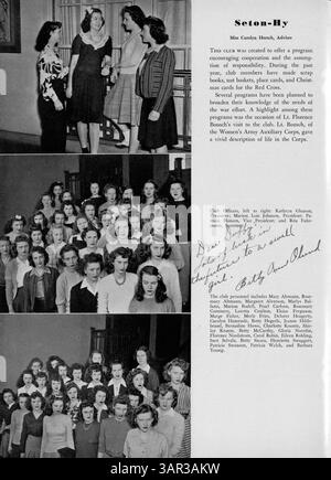L'edizione 1943 dell'annuario Polaris della North High School cattura l'esperienza degli studenti, mettendo in evidenza gli accademici, le attività extracurriculari, l'atletica e il significato dei contributi degli studenti afroamericani alla storia della scuola. Foto Stock