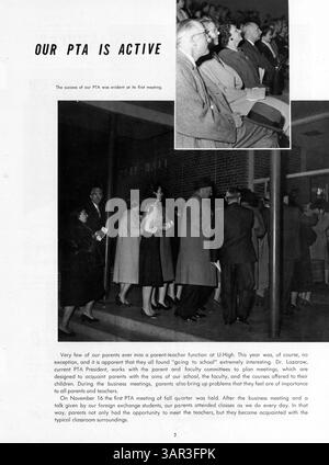 Questo annuario della University High School documenta gli studenti, gli insegnanti, i club, l'atletica leggera e gli eventi chiave dell'anno scolastico 1960-1961. La pubblicazione evidenzia anche la storia afroamericana durante questo periodo. Foto Stock