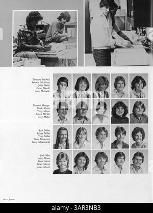 L'annuario del 1981 del Park Center High mette in mostra i risultati degli studenti, gli eventi sportivi, i contributi dei docenti e le tradizioni scolastiche dell'anno scolastico 1980-1981. Foto Stock